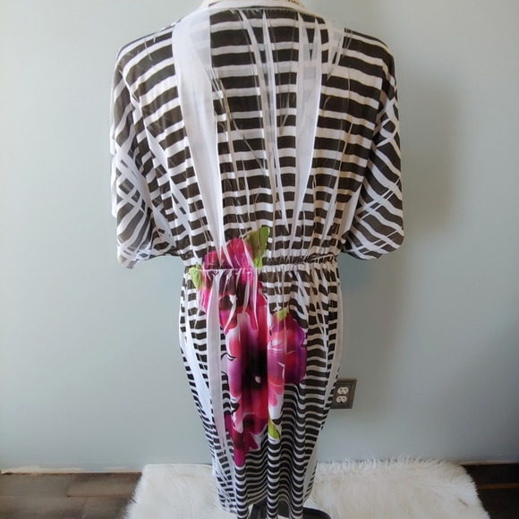 Mi Manchi Swim Cover up Size XL. - Picture 5 of 7